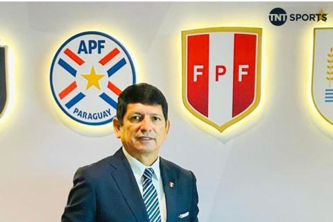Agustín Lozano, presidente da Federação Peruana de Futebol (FPF), foi preso em casa pela polícia.