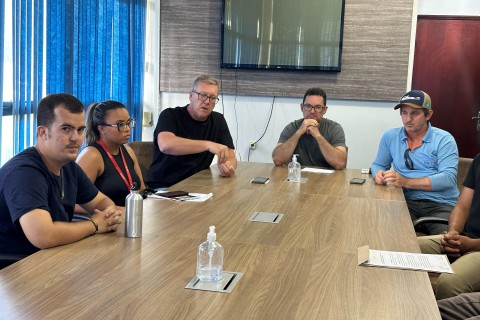 Procon de Barra do Garças reúne operadoras de telecomunicação para discutir fios soltos nas ruas