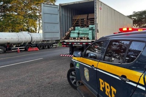 PRF apreende uma tonelada de maconha em Ivinhema (MS)