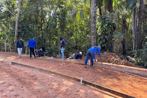 Prefeitura de Barra do Garças inicia pavimentação de concreto na estrada de acesso ao Lar dos Idosos
