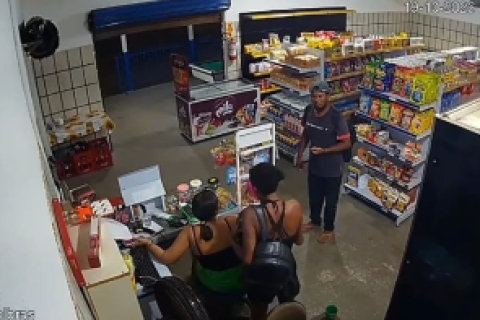 Mulher é assassinada a facadas pelo marido dentro de mercadinho em Várzea Grande