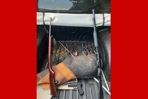 Homens fogem da polícia, mas são presos com armas e animal silvestre abatido em Barra do Garças