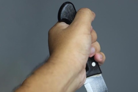 Mulher de 29 anos é esfaqueada no pescoço por namorada após briga em Barra do Garças