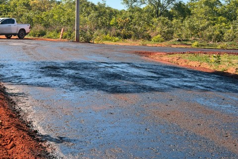 *Bairro Nova Esperança começa a receber imprimação para pavimentação asfáltica