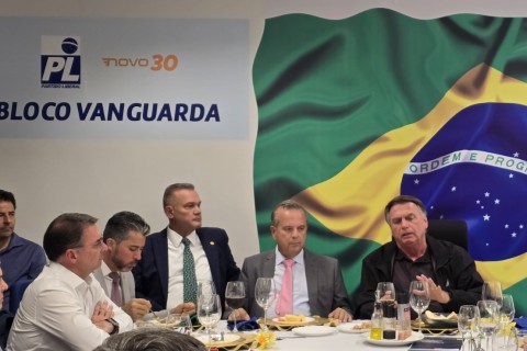 Wellington Fagundes recebe Bolsonaro no Senado e debate anistia, inflação e situação econômica.