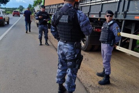 PM e PRF apreendem carga irregular de pneus avaliada em mais de R$ 500 mil na região do Araguaia