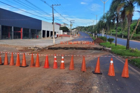 Atenção: Av. Senador Valdon Varjão é interditada para instalação de quebra-mola e reparos em drenagem. Semáforo na Independência foi desativado temporariamente para liberar fluxo em rota alternativa.