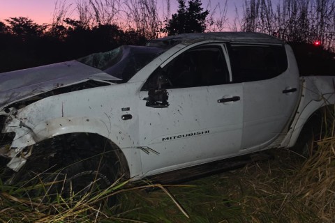 Duas pessoas morrem e três ficaram feridas em capotamento de caminhonete na MT-100, em Pontal do Araguaia