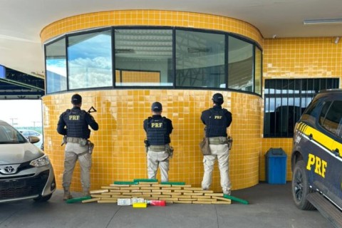 Veículo desobedece ordem de parada e PRF encontra drogas, crianças e carro furtado em Barra do Garças