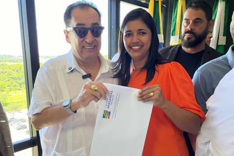 Vereadora Ana Paula Paulino participa de solenidade com senador Jorge Kajuru e reforça pedido por Aragarças no Minha Casa Minha Vida