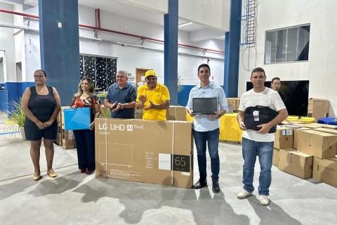Educação de Barra do Garças recebe notebooks e Smart TVs da SEDUC-MT